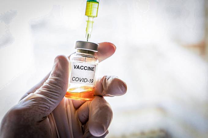 Sem data, Ministério da Saúde apresenta plano de vacinação contra covid-1