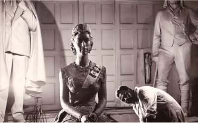 Rainha Elizabeth posou 12 vezes para escultura de bronze feita em 1957
