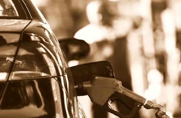 Gasolina volta a subir nas bombas de abastecimento e preço médio fecha a R$ 5,30 no início de novembro