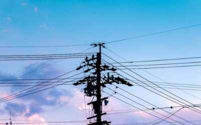 Projeto Estabelece A Remoção De Cabos E Fios Acumulados Em Postes Na Rua