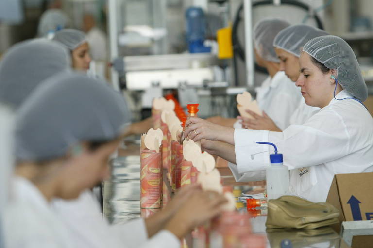 Mulheres recebem salários 19,4% menores que homens, diz relatório do governo