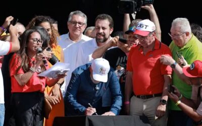 Lula sanciona reajuste da tabela do IR durante ato do Dia do Trabalho