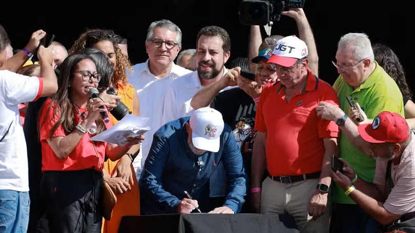 Lula sanciona reajuste da tabela do IR durante ato do Dia do Trabalho