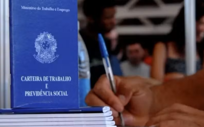 Brasil cria 71.576 mil empregos com carteira assinada em março, pior resultado para o mês desde 2020