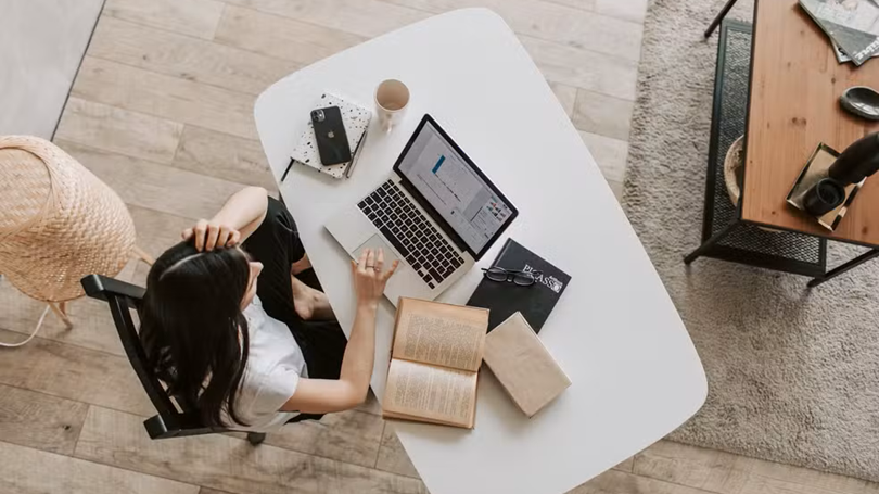 Demissões no Itaú: trabalhador pode ser monitorado em home office? Qual o limite? Veja o que diz a lei