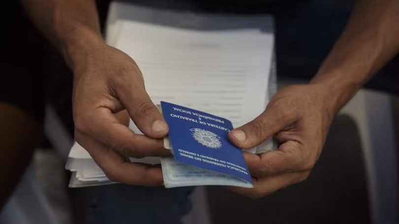 Taxa de desemprego se mantém estável em 5,6% em agosto, repetindo mínima histórica