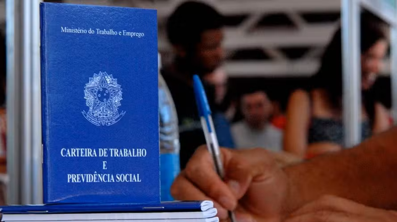 Criação de vagas formais em setembro supera expectativa do mercado, mas mostra sinais de desaceleração