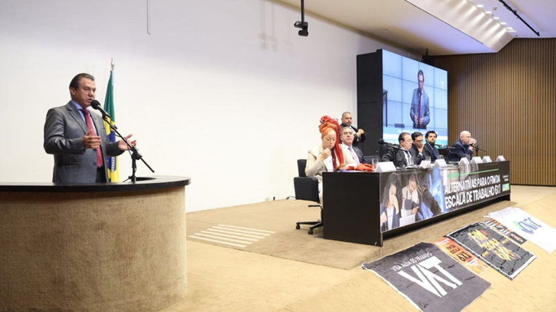 Na Câmara, Luiz Marinho defende revisão da escala 6×1 e redução da jornada máxima de trabalho