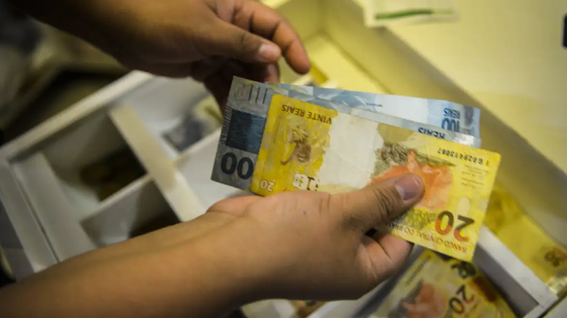 Governo propõe salário mínimo de R$ 1.717 em 2027