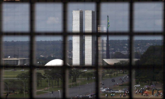 07/07/2017 – Desequilíbrio no teto de gastos: Executivo compensa despesas do Legislativo e do Judiciário.