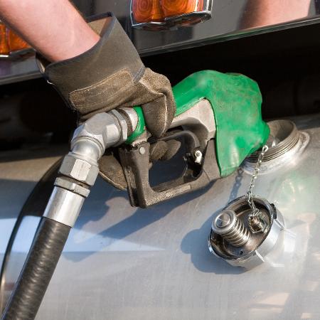 Petrobras baixou preço da gasolina em 30,1%, mas desconto não chegou a postos.