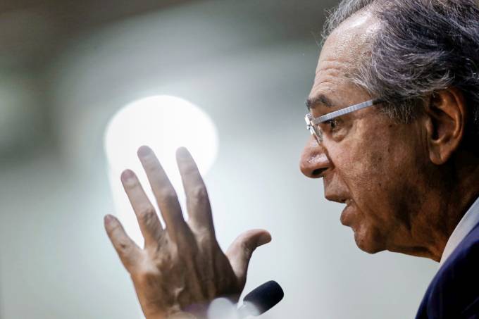 Guedes quer substituto do Bolsa Família com benefício médio de R$ 247