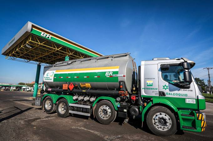 Petrobras aumenta preço da gasolina e do diesel.