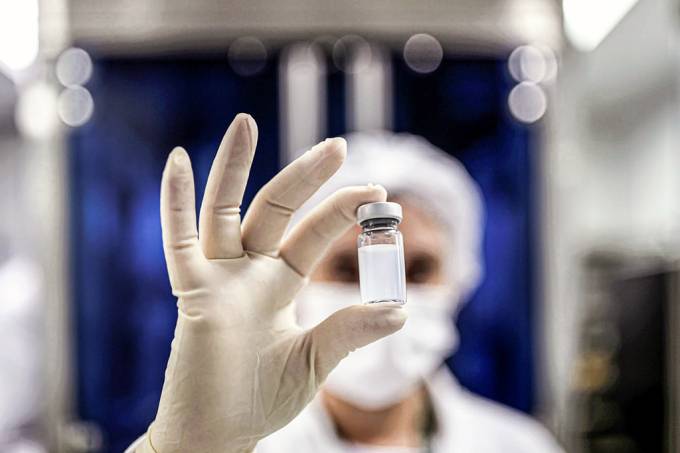 Nova mutação pode deixar coronavírus mais resistente à vacina, afirma pesquisa