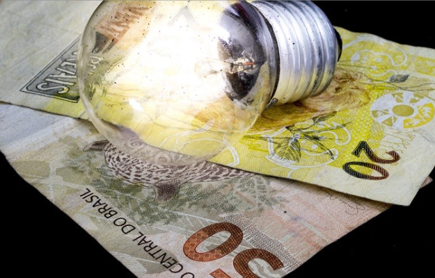 Quem economizou energia em 2021 terá desconto na conta de luz