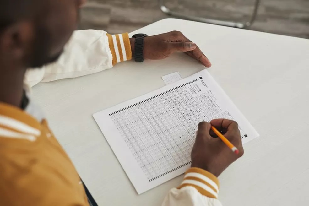 Mais de 220 concursos públicos inscrevem para 18 mil vagas no país