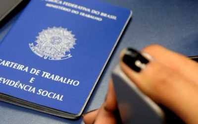Brasil cria 244,3 mil vagas formais de emprego em março