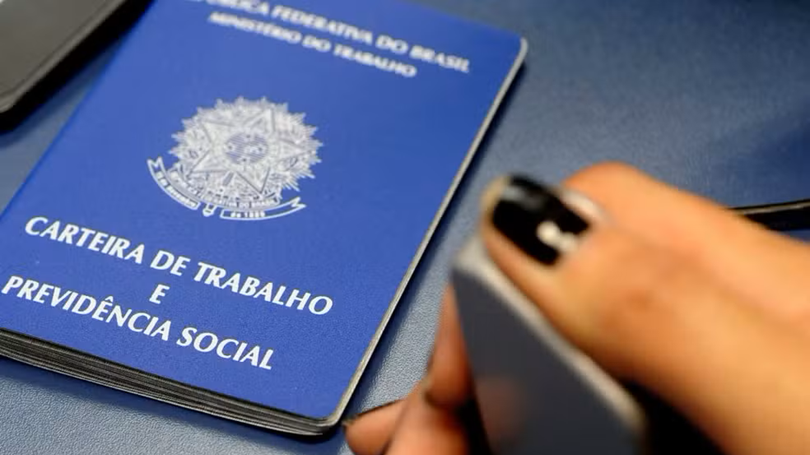 Brasil cria 244,3 mil vagas formais de emprego em março