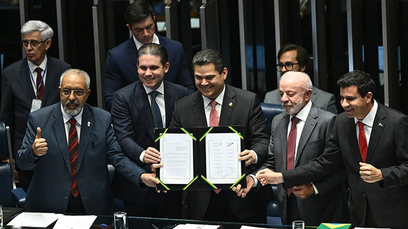 Congresso promulga o fim da escala 6×1 e aposentadoria de agentes de saúde